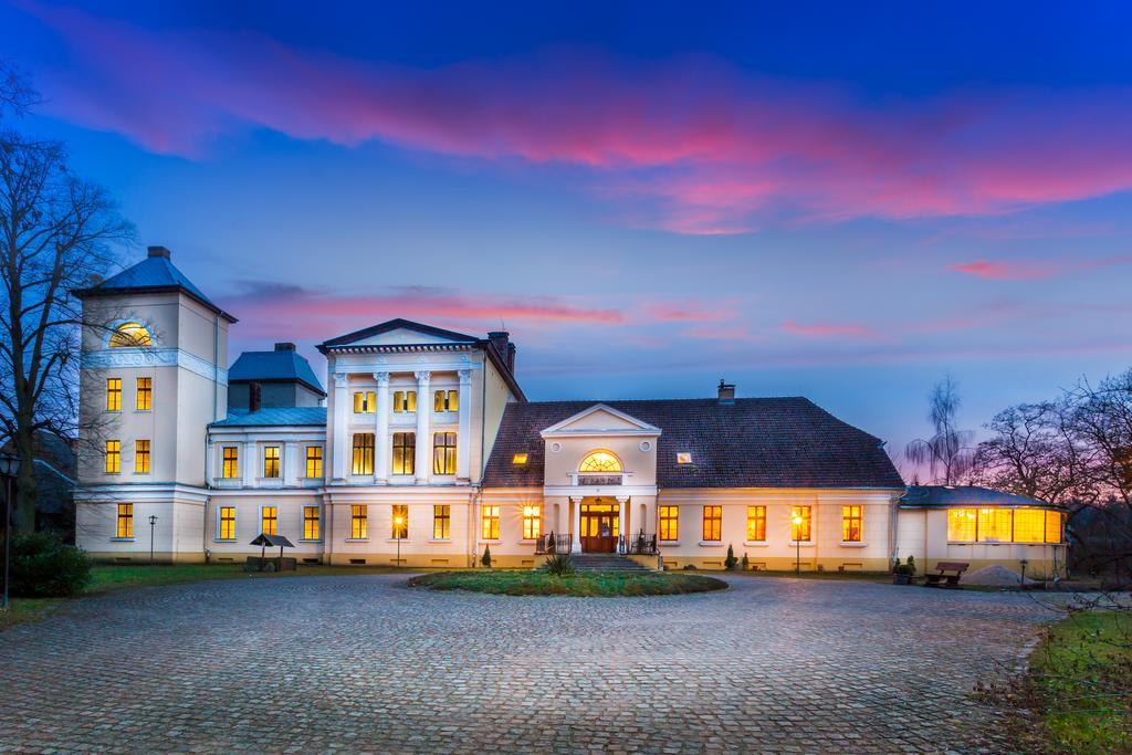 Palac Jablonowo Bed and Breakfast Ujście Exteriör bild