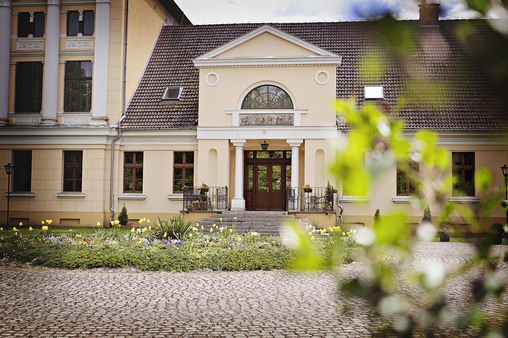 Palac Jablonowo Bed and Breakfast Ujście Exteriör bild