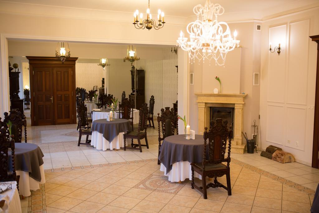 Palac Jablonowo Bed and Breakfast Ujście Exteriör bild